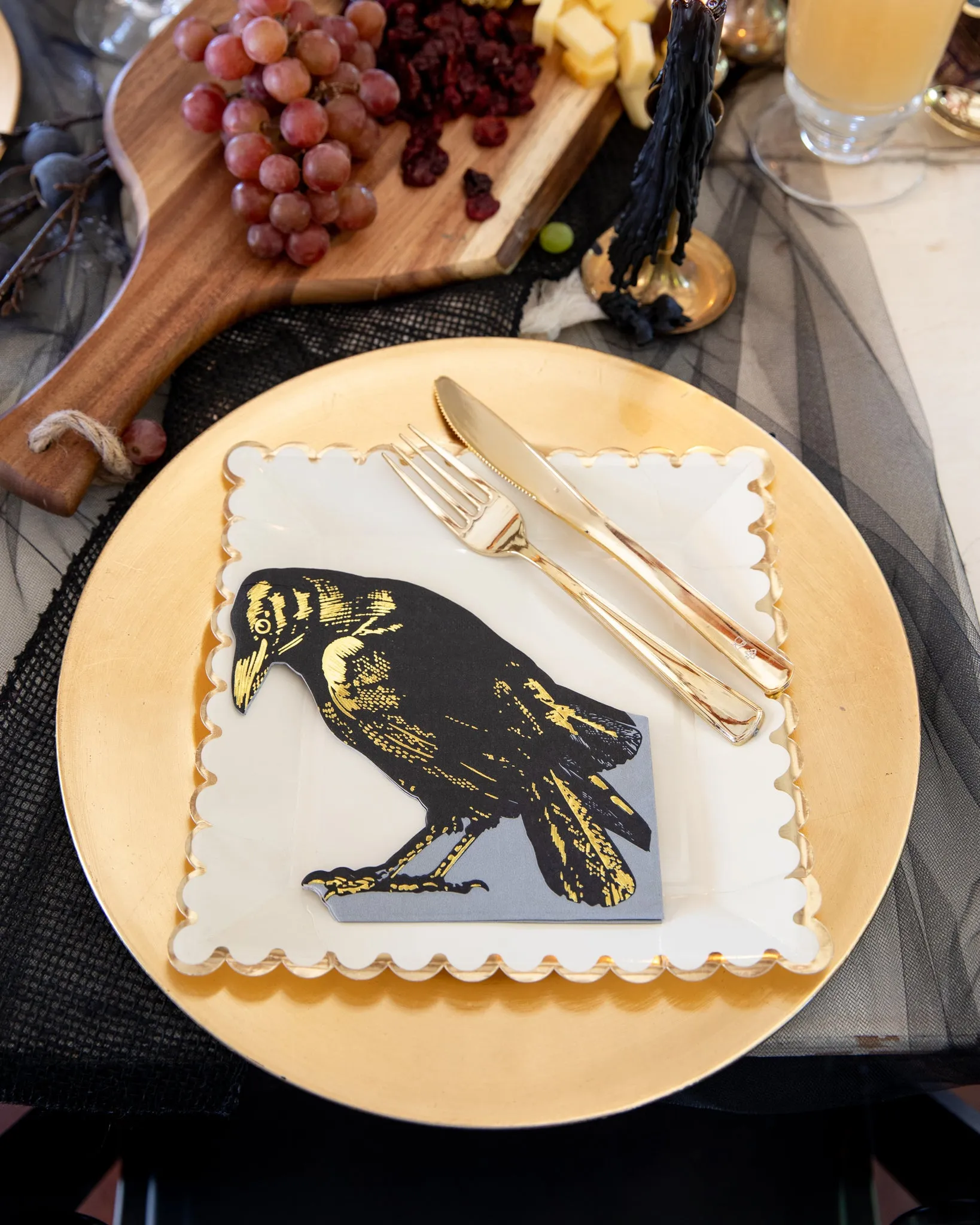 HNT842 - Raven Shaped Napkin