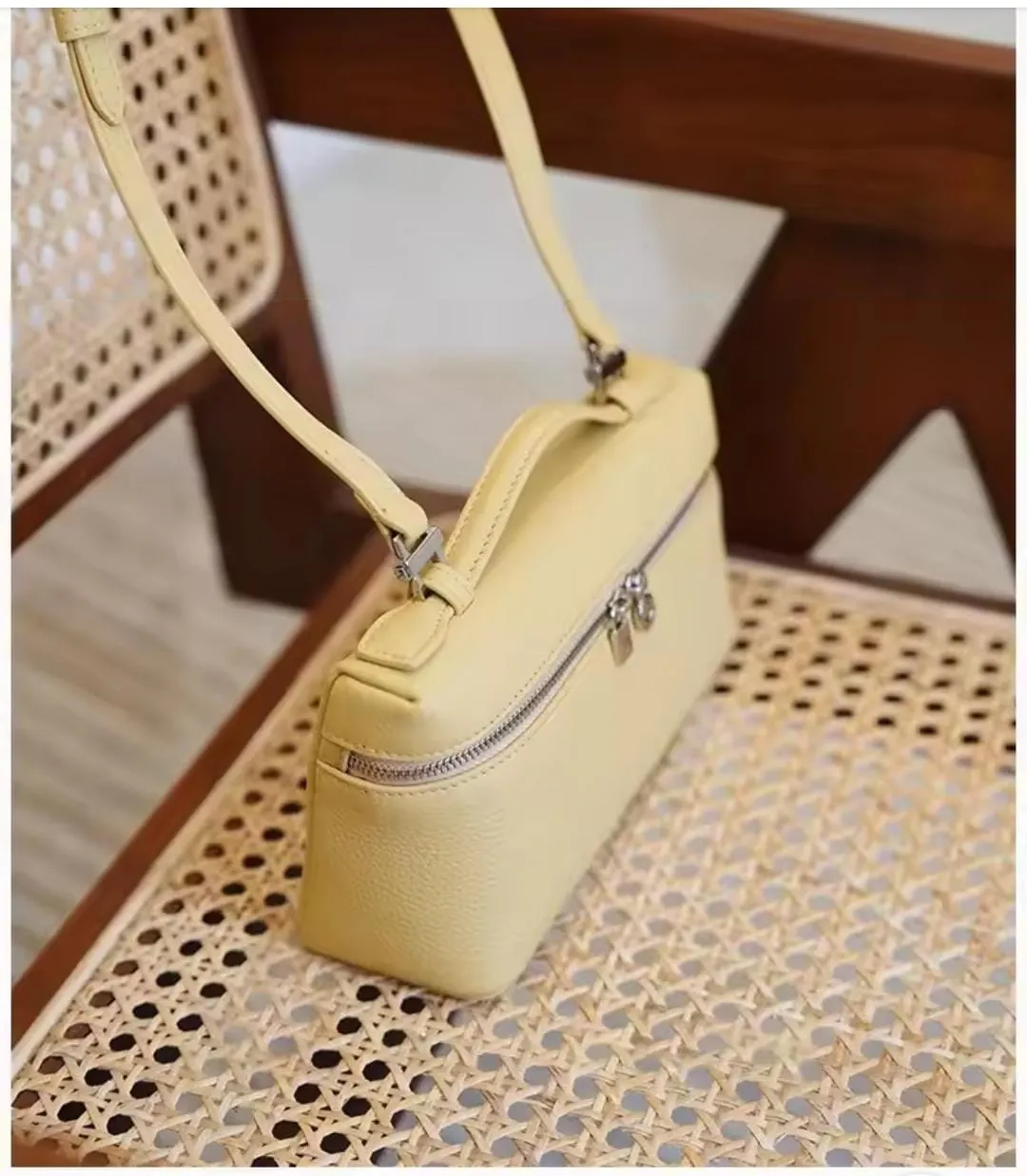 Womens Top Layer Leather Crossbody Small Bag 528050